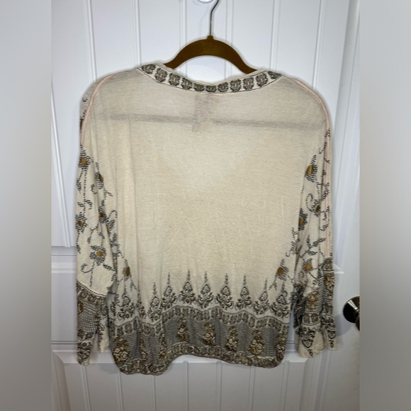 Free People Lightweight Cream Medallion Print Box Top - Picture 6 of 6